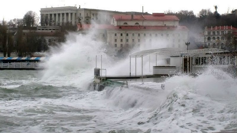На Петербург обрушился шторм