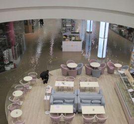 Киевский торговый центр затопило кипятком
