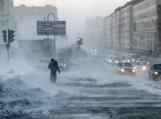 Снежный ад в Норильске: метель парализовала транспорт и коммуникации