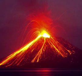 Извержение вулкана Анак-Кракатау: невиданный дождь из магмы