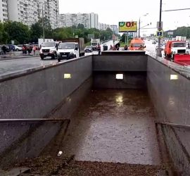 На Москву обрушилось стихийное бедствие: затопило дороги и метро