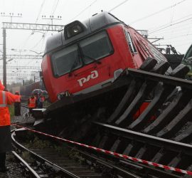 Страшная авария поездов случилась в Санкт-Петербурге: кадры трагедии