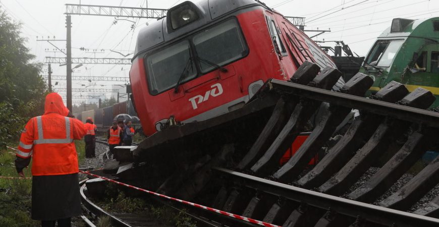 Страшная авария поездов случилась в Санкт-Петербурге: кадры трагедии