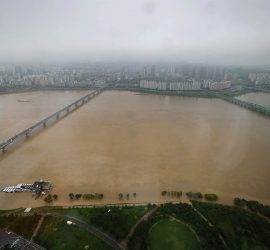 Города Южной Кореи смыло от сильнейших дождей