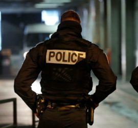 Во Франции террорист захватил заложников в банке