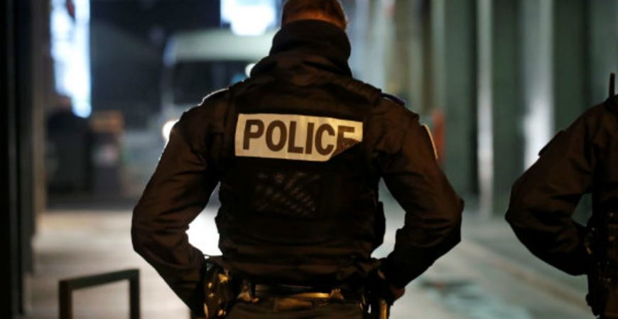 Во Франции террорист захватил заложников в банке