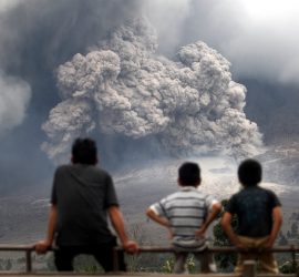 В Индонезии пробудился вулкан Синабунг