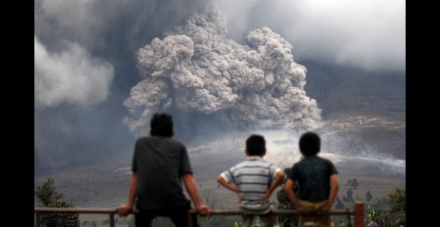 В Индонезии пробудился вулкан Синабунг