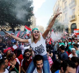 Демонстранты устроили хаос в Бейруте
