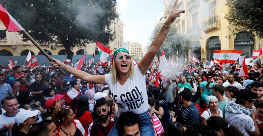 Демонстранты устроили хаос в Бейруте
