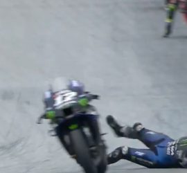 Гонщик MotoGP спрыгнул с мотоцикла на скорости 230 км/ч