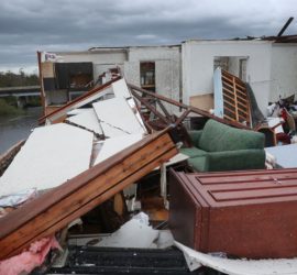 По трем штатам США ударил мощный ураган Лора