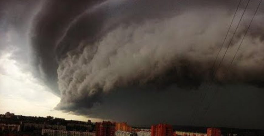 Небывалая стихия обрушилась на Москву: кадры апокалипсиса