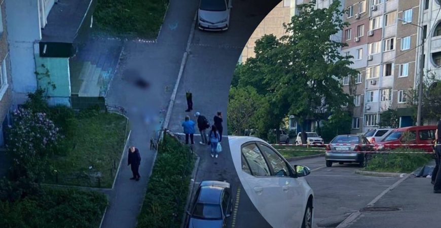 В Киеве девушка выпрыгнула с балкона многоэтажки и упала на прохожего