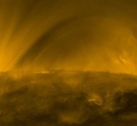 Космический аппарат снял совершенно невероятное видео вихря плазмы на Солнце