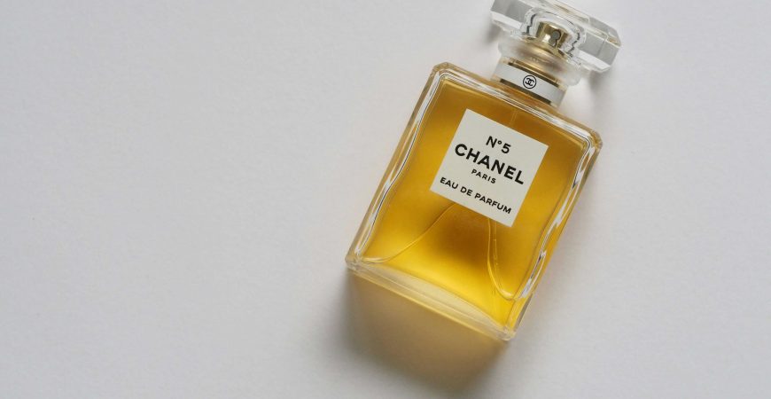 Легендарный парфюм Chanel №5 впервые в истории меняет флакон